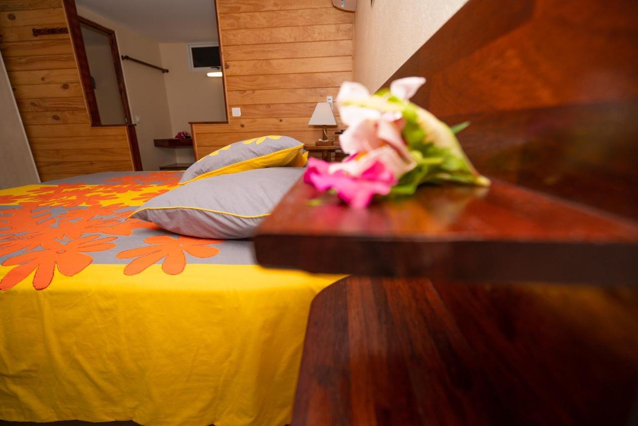 Bora Bora Holiday'S Lodge Bagian luar foto