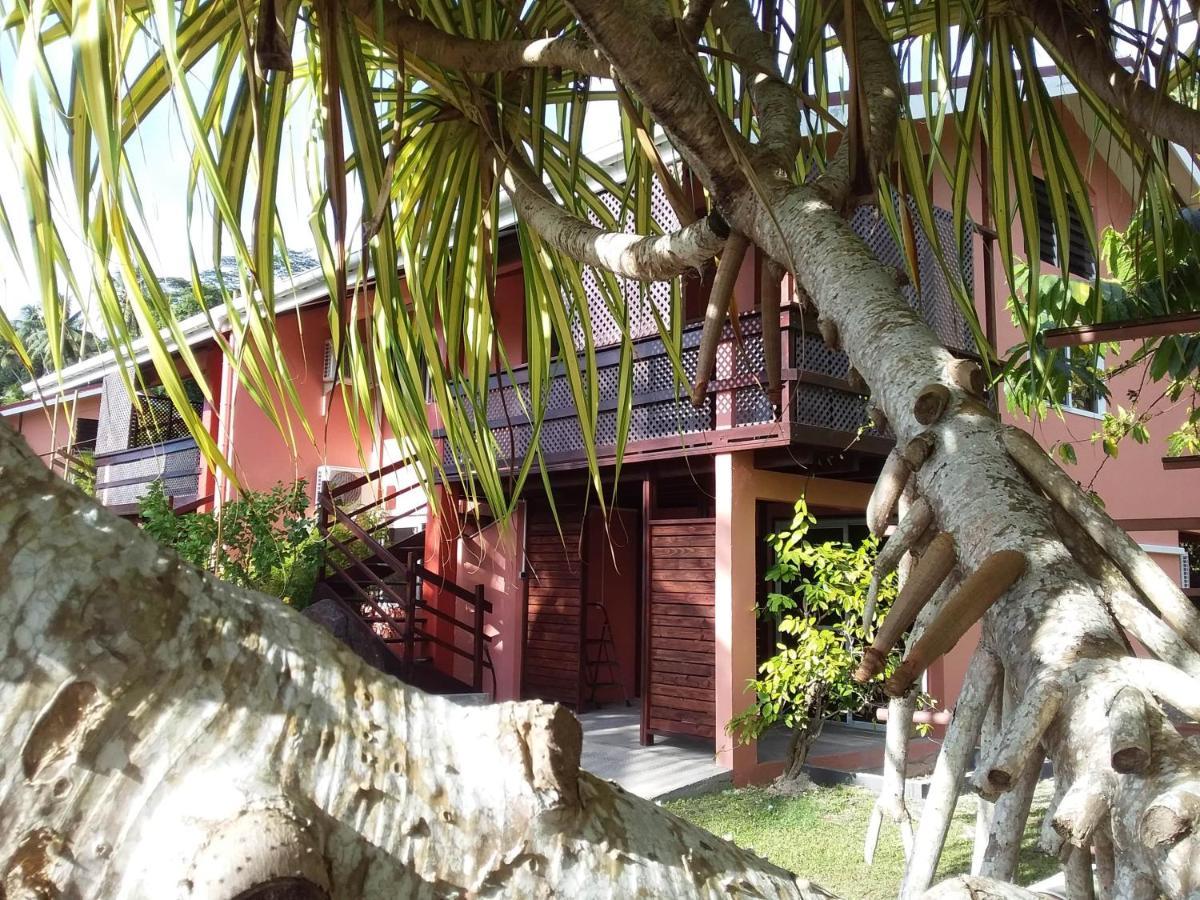 Bora Bora Holiday'S Lodge Bagian luar foto
