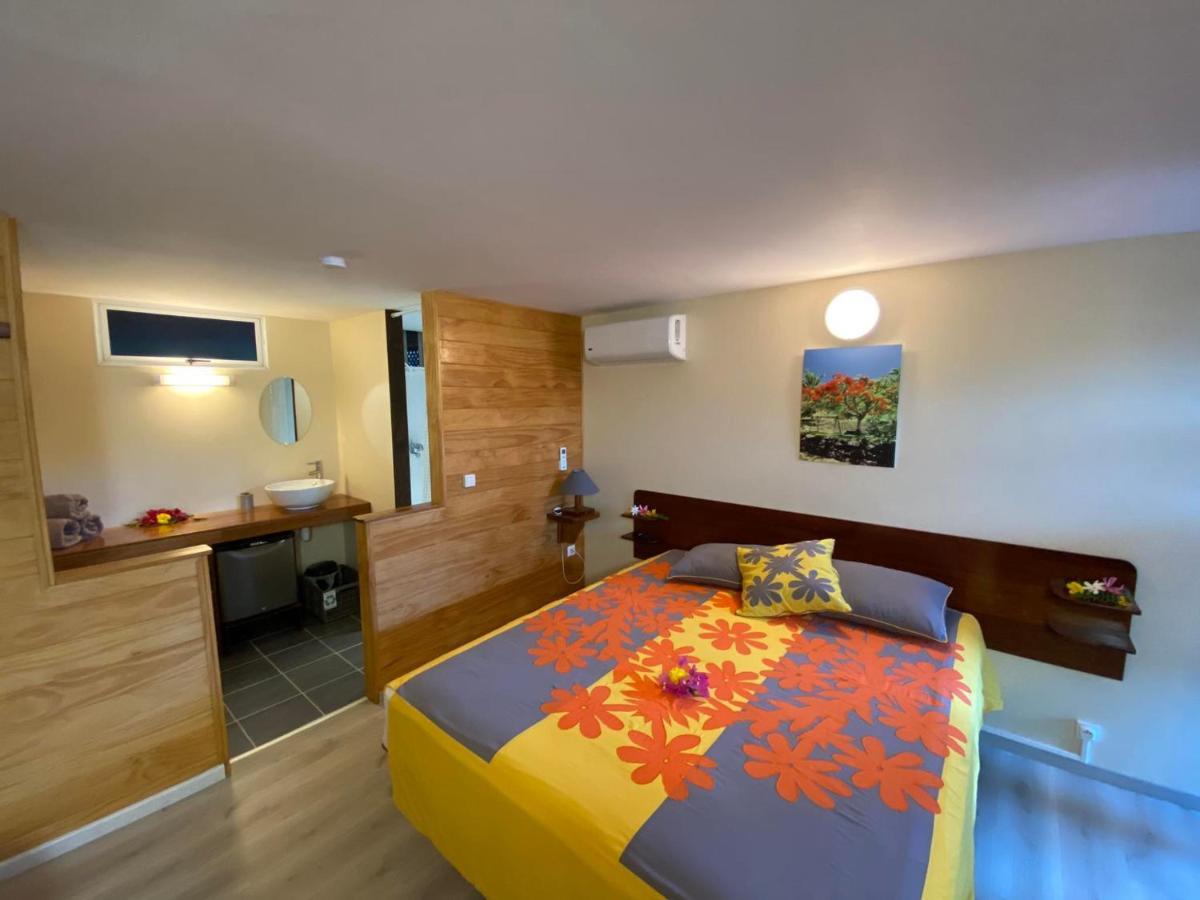 Bora Bora Holiday'S Lodge Bagian luar foto