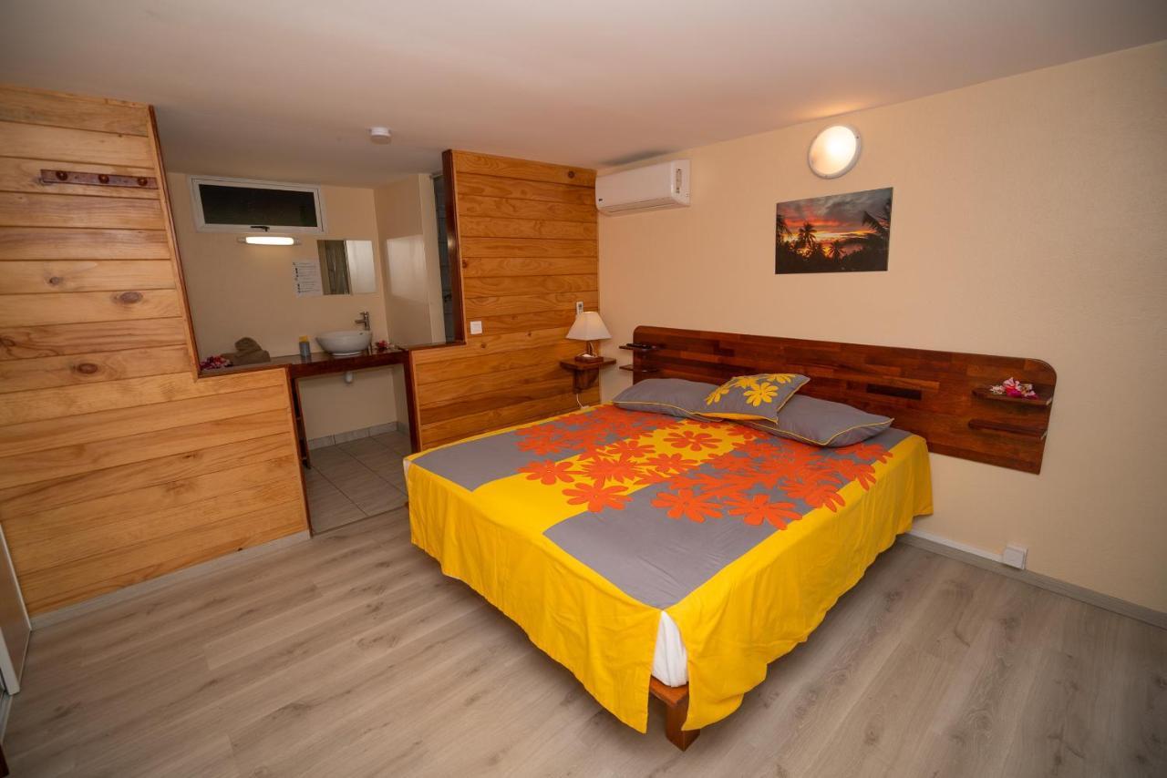Bora Bora Holiday'S Lodge Bagian luar foto