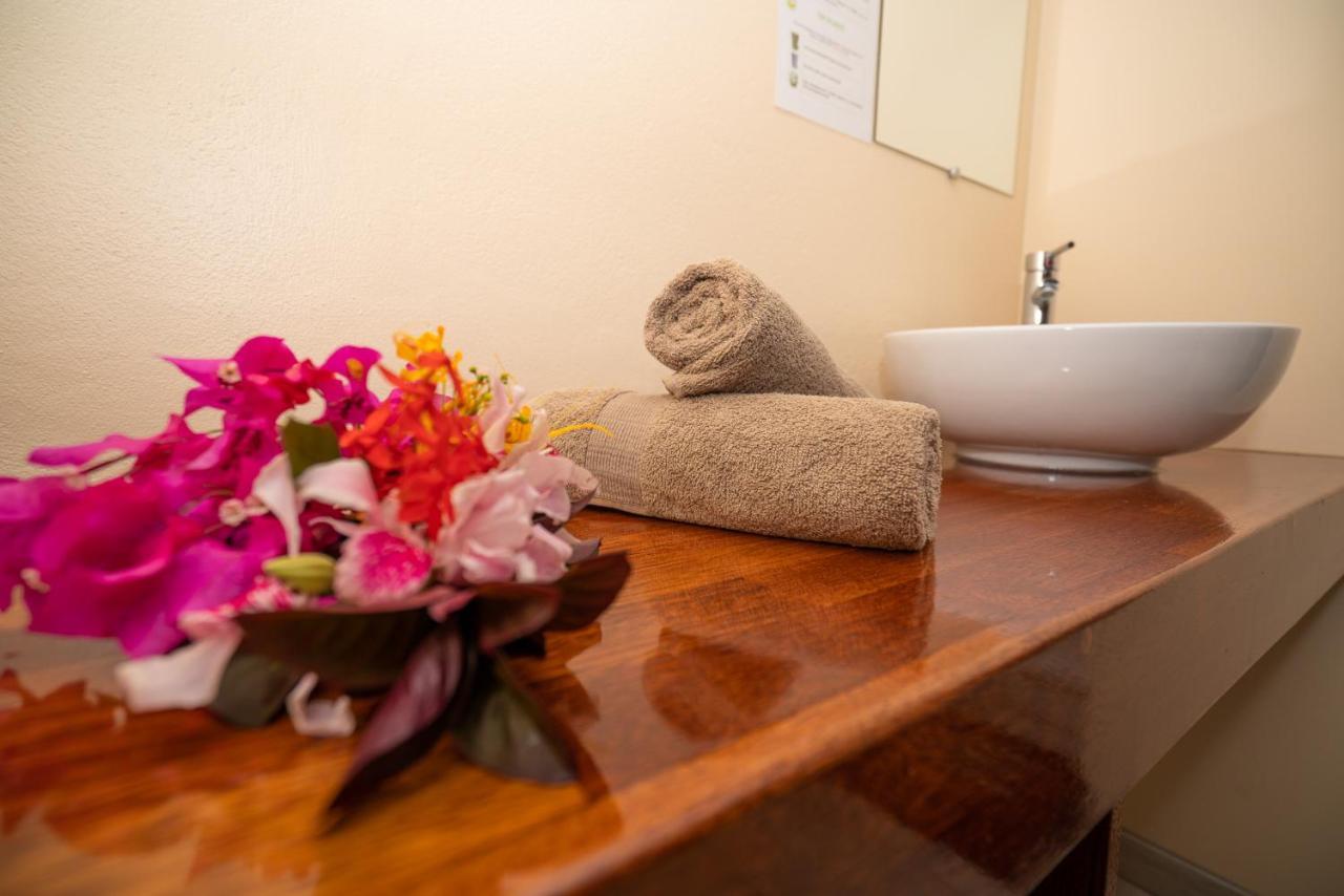 Bora Bora Holiday'S Lodge Bagian luar foto
