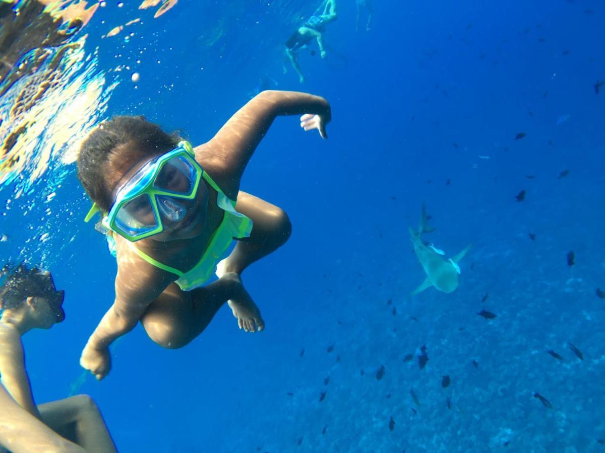 Bora Bora Holiday'S Lodge Bagian luar foto